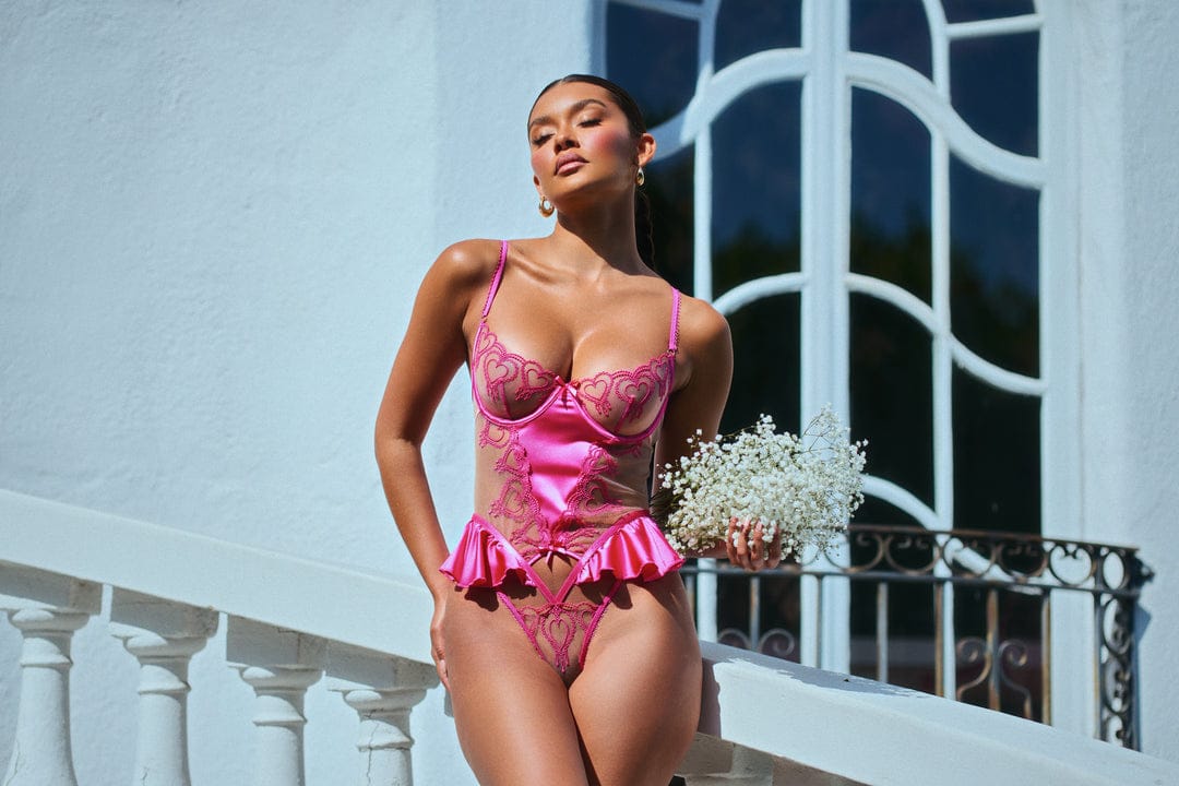 Roma Pink Queen of Hearts Satin Mesh Underwire Ruffle Peplum Thong Teddy Lingerie Pink Satin Mesh Underwire Ruffle Peplum Thong Teddy Lingerie Apparel & Accessories > Clothing > Underwear & Socks > Lingerie
