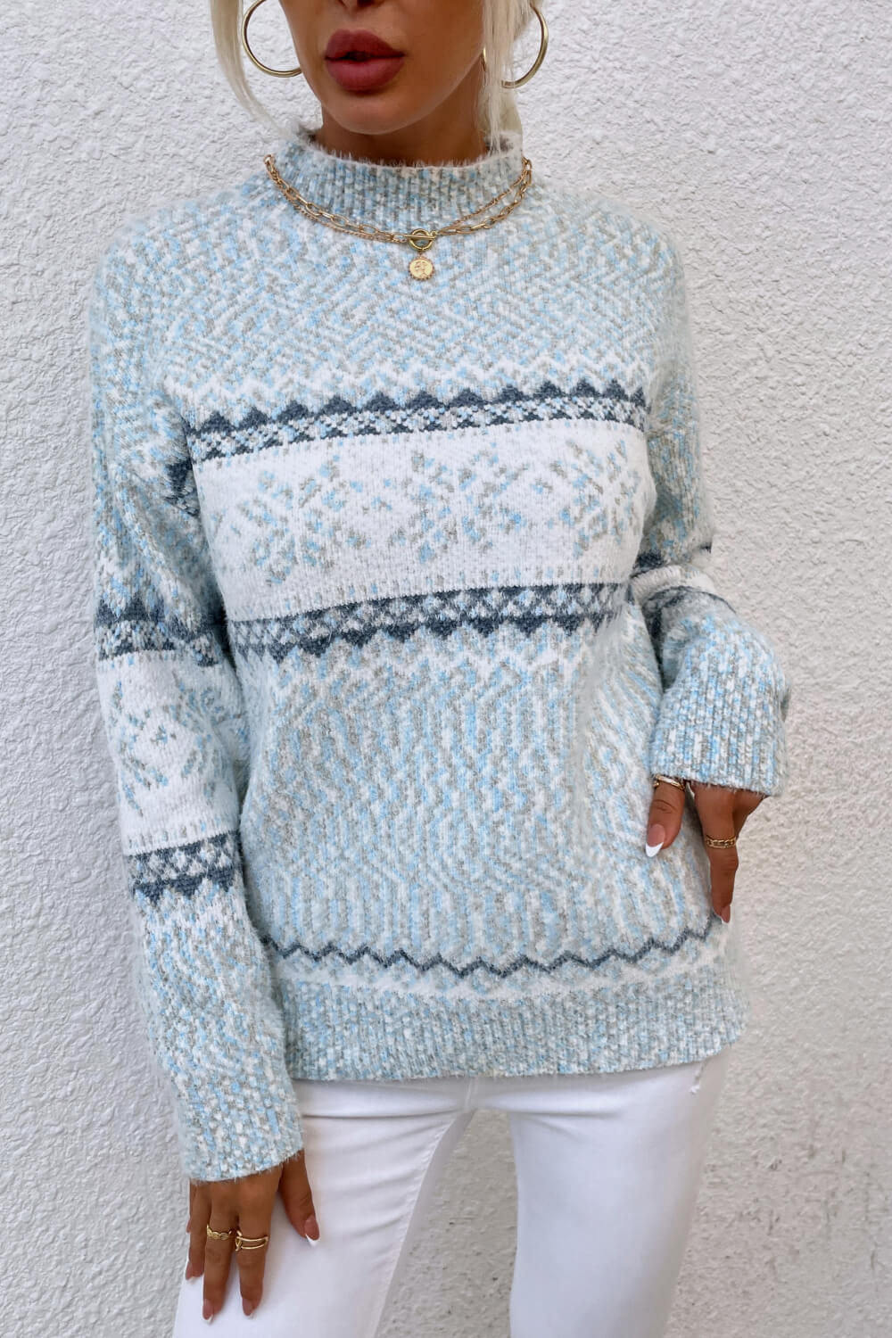 Cloudy Blue &amp; White Snowflake Pattern Mock Neck Women&#39;s Sweater