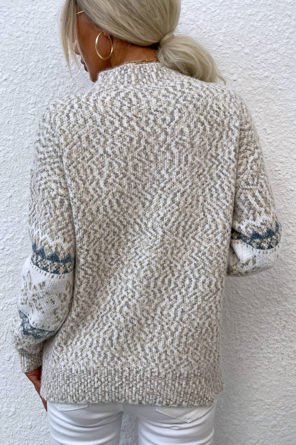 Cloudy Blue &amp; White Snowflake Pattern Mock Neck Women&#39;s Sweater