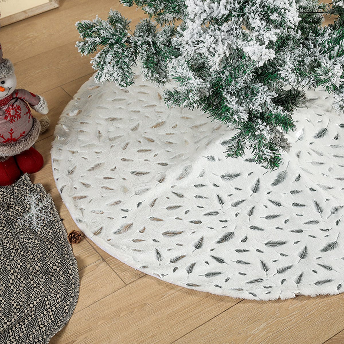 Trendsi Feather Christmas Tree Skirt Feather Christmas Tree Skirt